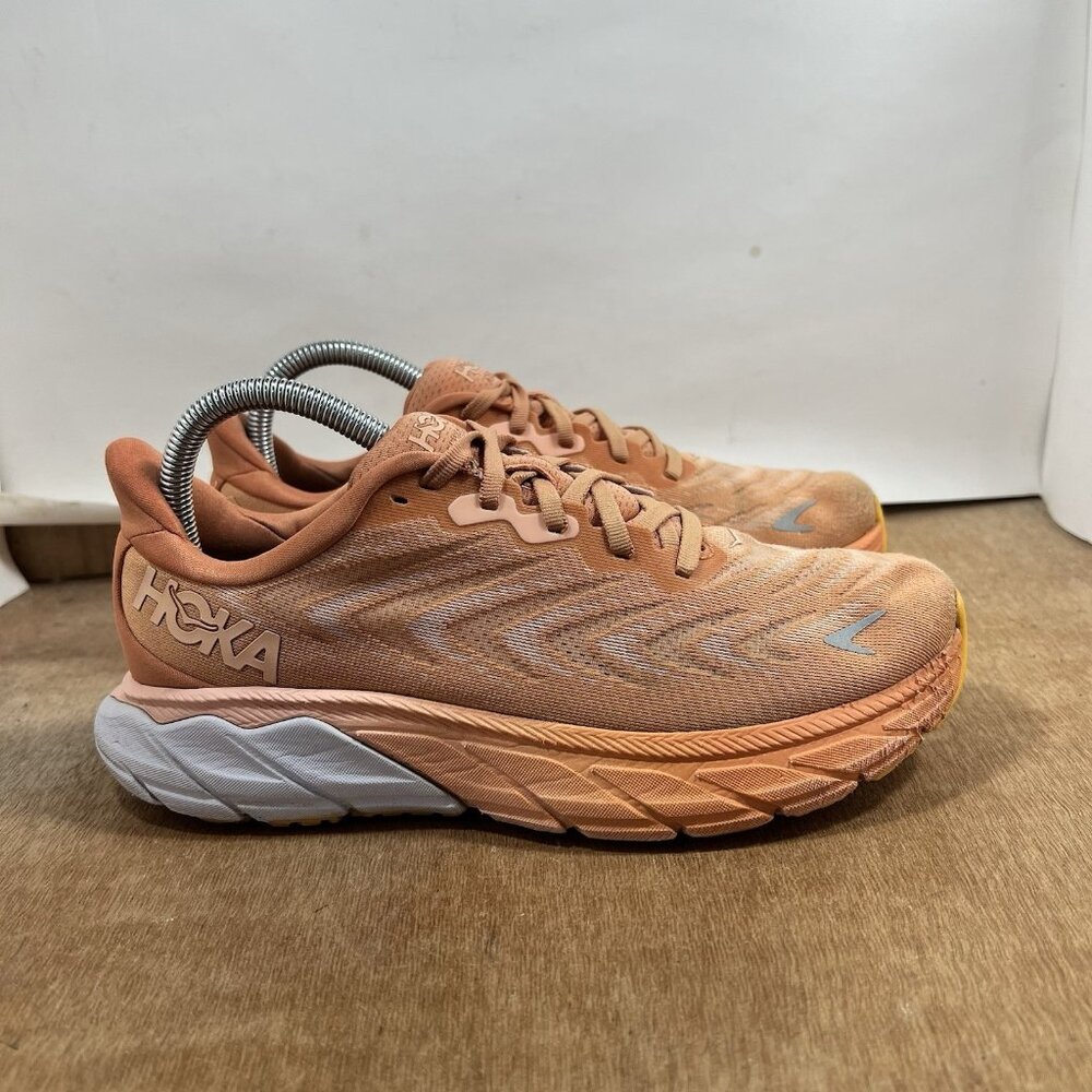 Hoka One One Arahi 6 Women Size 8 B Orange Running Shoes Sneakers